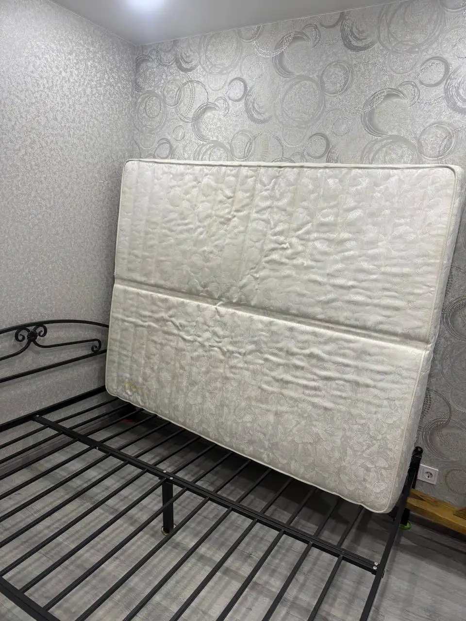 Продам кровать с ортопедическим матрасом 160*200 - Мебель (Для дома и дачи) в Барнаул