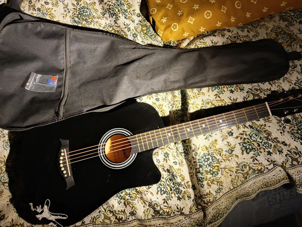 Продам гитару в Барнауле - Музыкальные инструменты (Хобби и отдых) в Барнаул