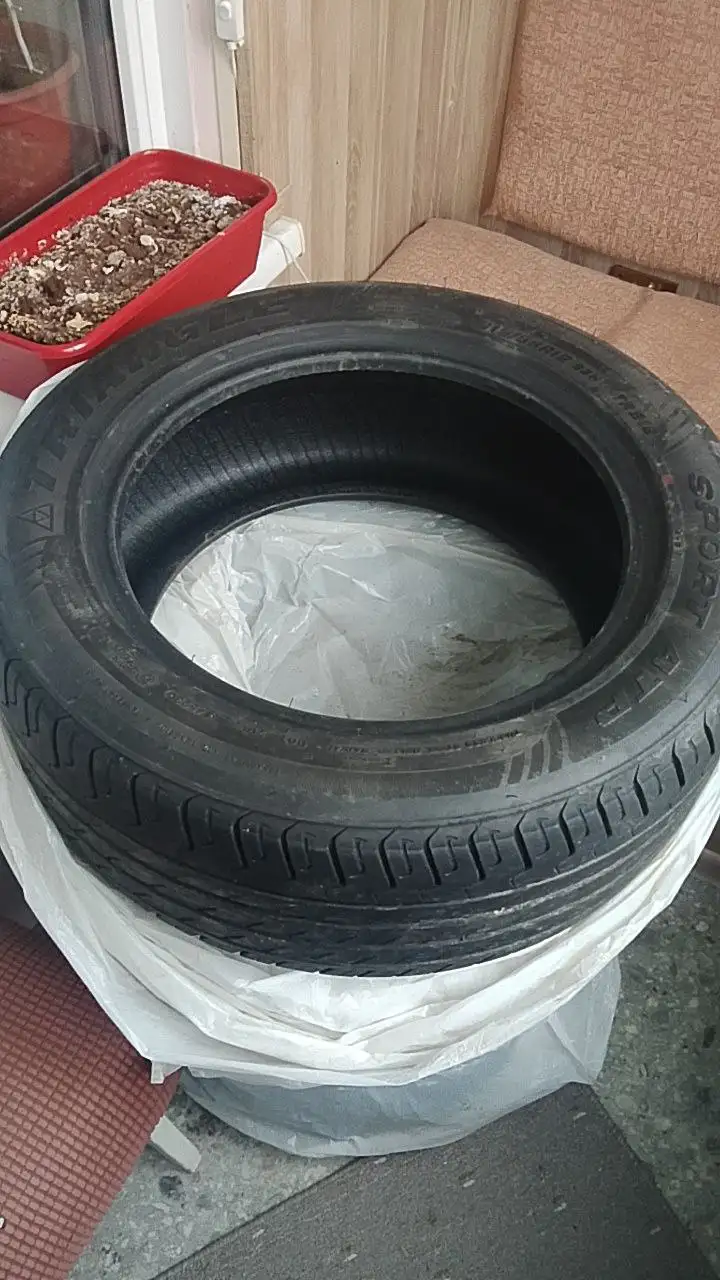 Летняя резина 215/55/16 с минимальным пробегом - Шины и диски (Запчасти) в Барнаул