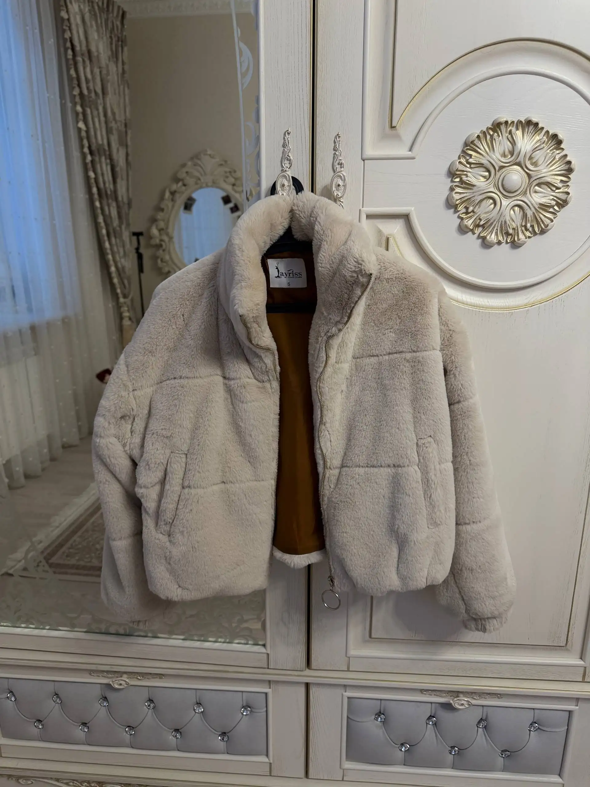 Искусственные шубки размер 44-46 - Верхняя одежда (Одежда) в Барнаул