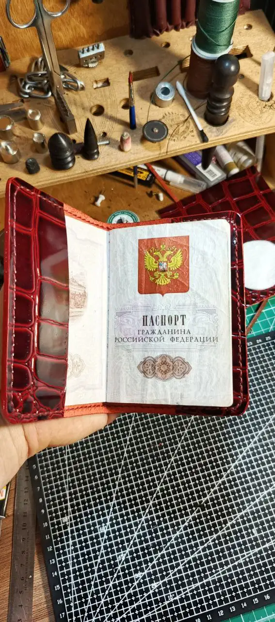 Обложка на паспорт из натуральной кожи ручной работы - Рукоделие (Хобби и отдых) в Барнаул