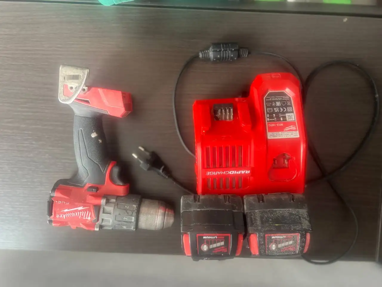 Продажа дрели-шуруповерта Milwaukee M18 с аккумуляторами - Электроинструменты (Готовый бизнес и оборудование) в Барнаул