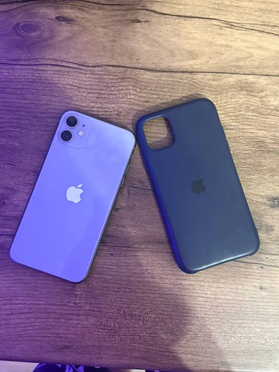Продам iPhone 11 с мелкими царапинами на экране - Телефоны (Электроника) в Барнаул