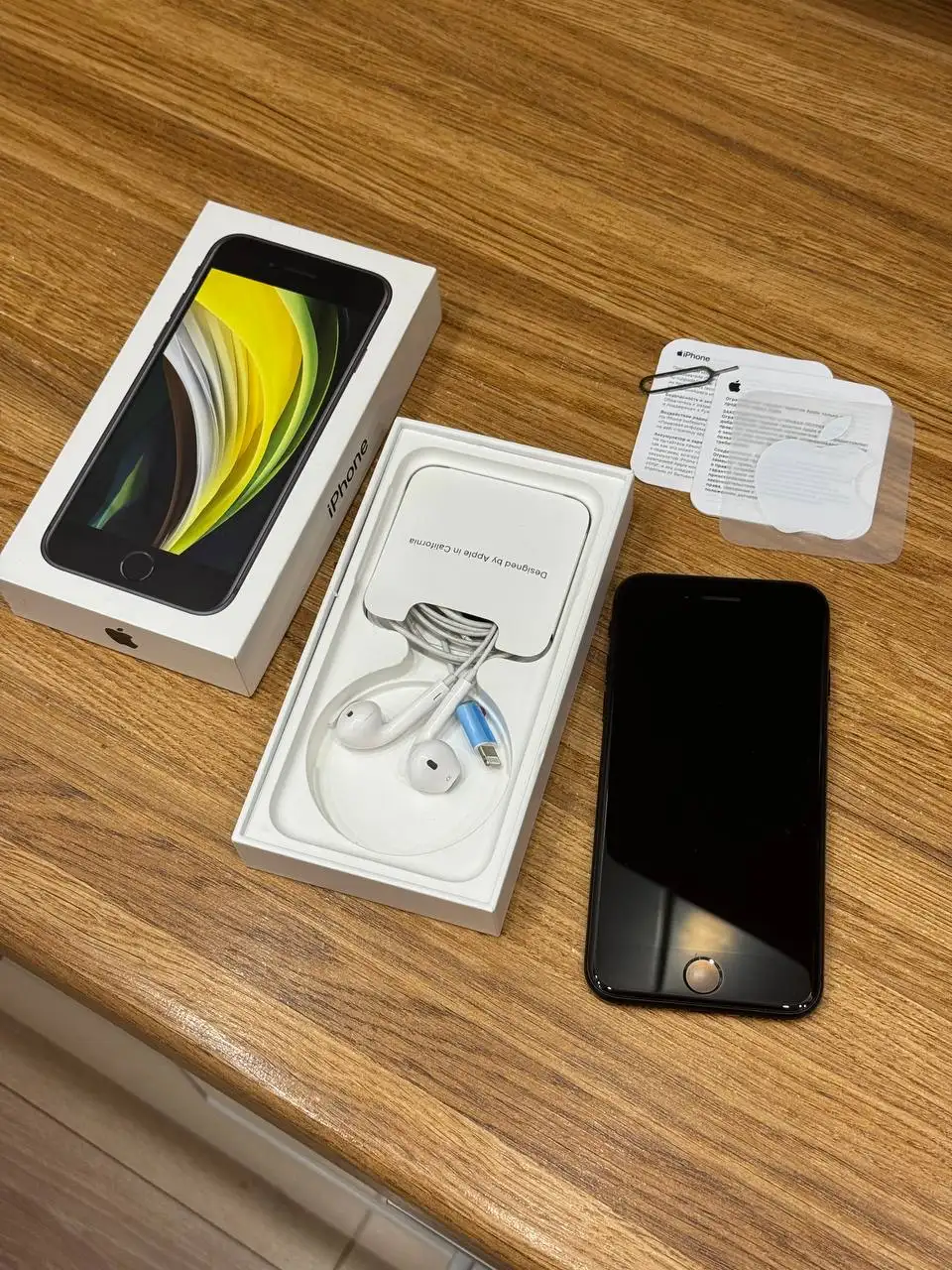 Продам iPhone SE 2020 в идеальном состоянии - Смартфоны (Электроника) в Барнаул