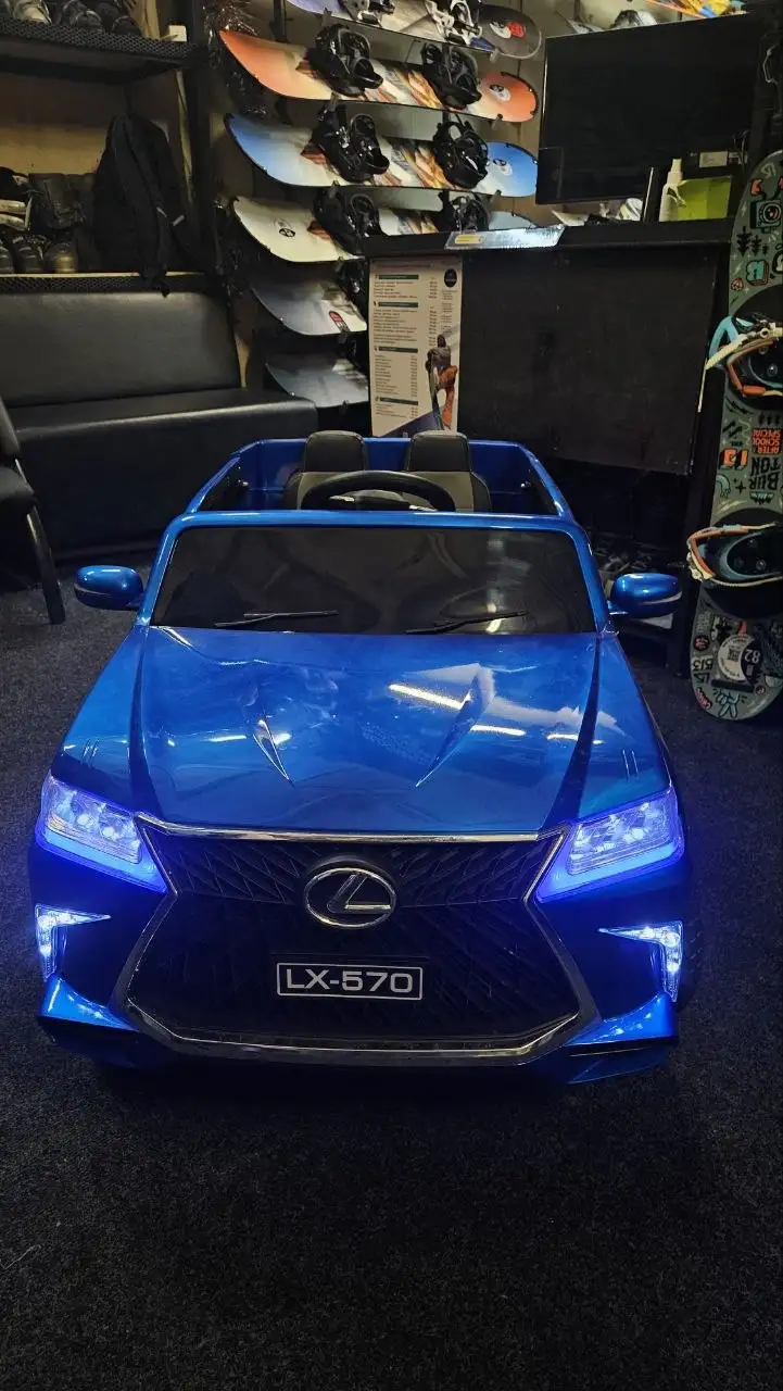 Машина на пульте управления для детей с трещиной на бампере - Игрушки (Товары для детей) в Барнаул