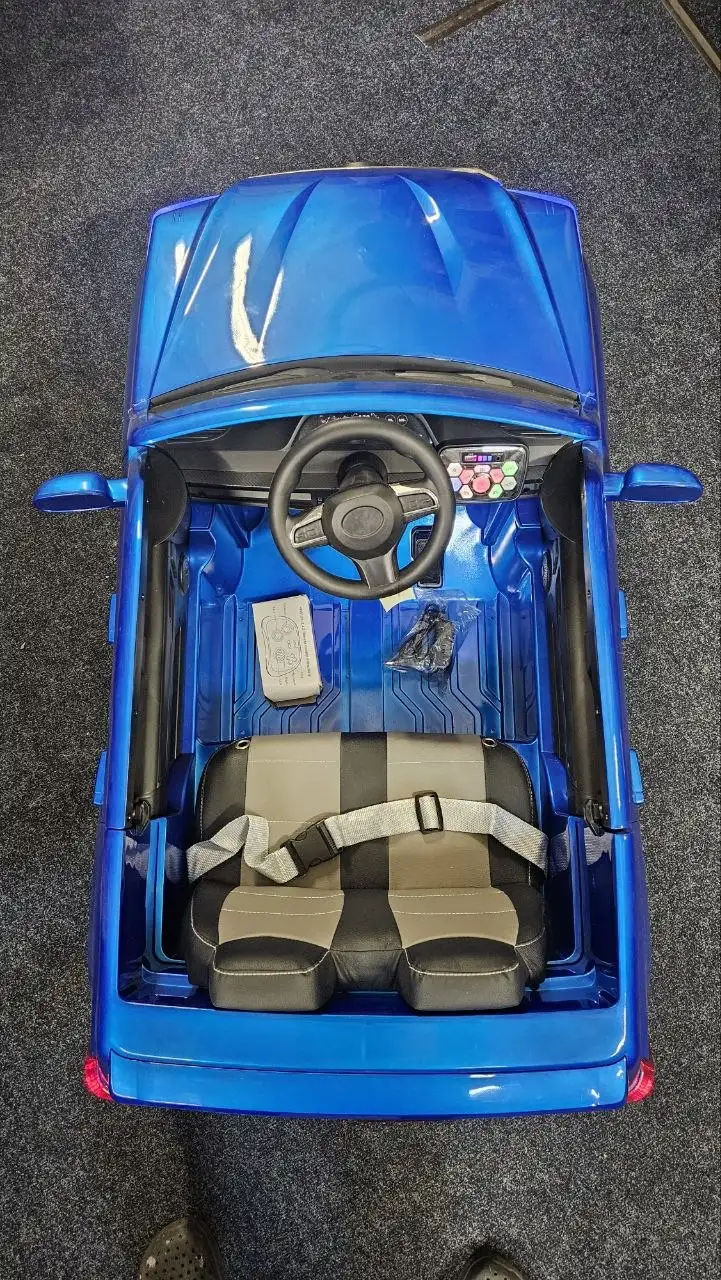 Машина на пульте управления для детей с трещиной на бампере - Игрушки (Товары для детей) в Барнаул