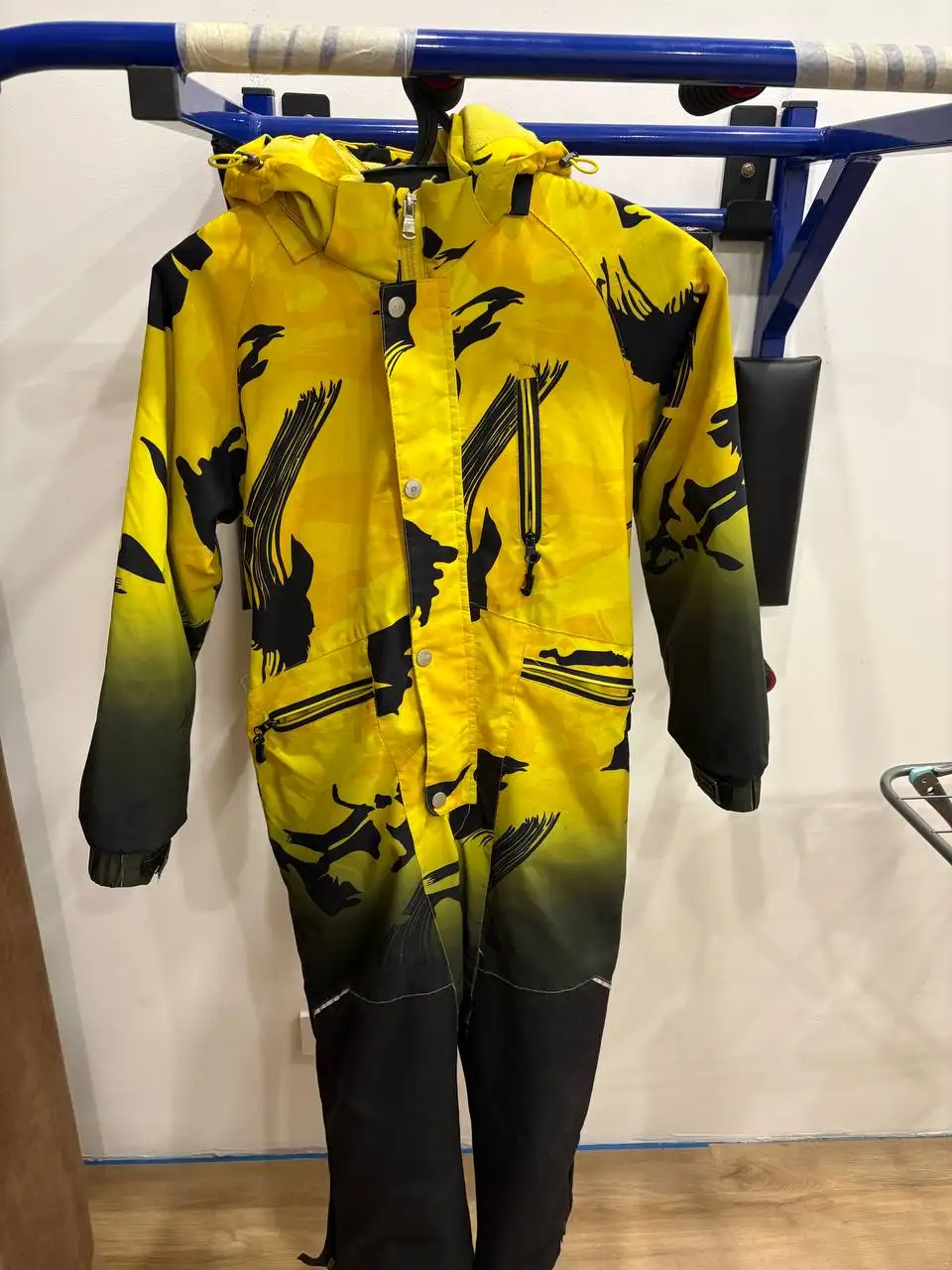 Продам куртку и комбинезон детские размер 128 см - Детская одежда (Одежда) в Барнаул