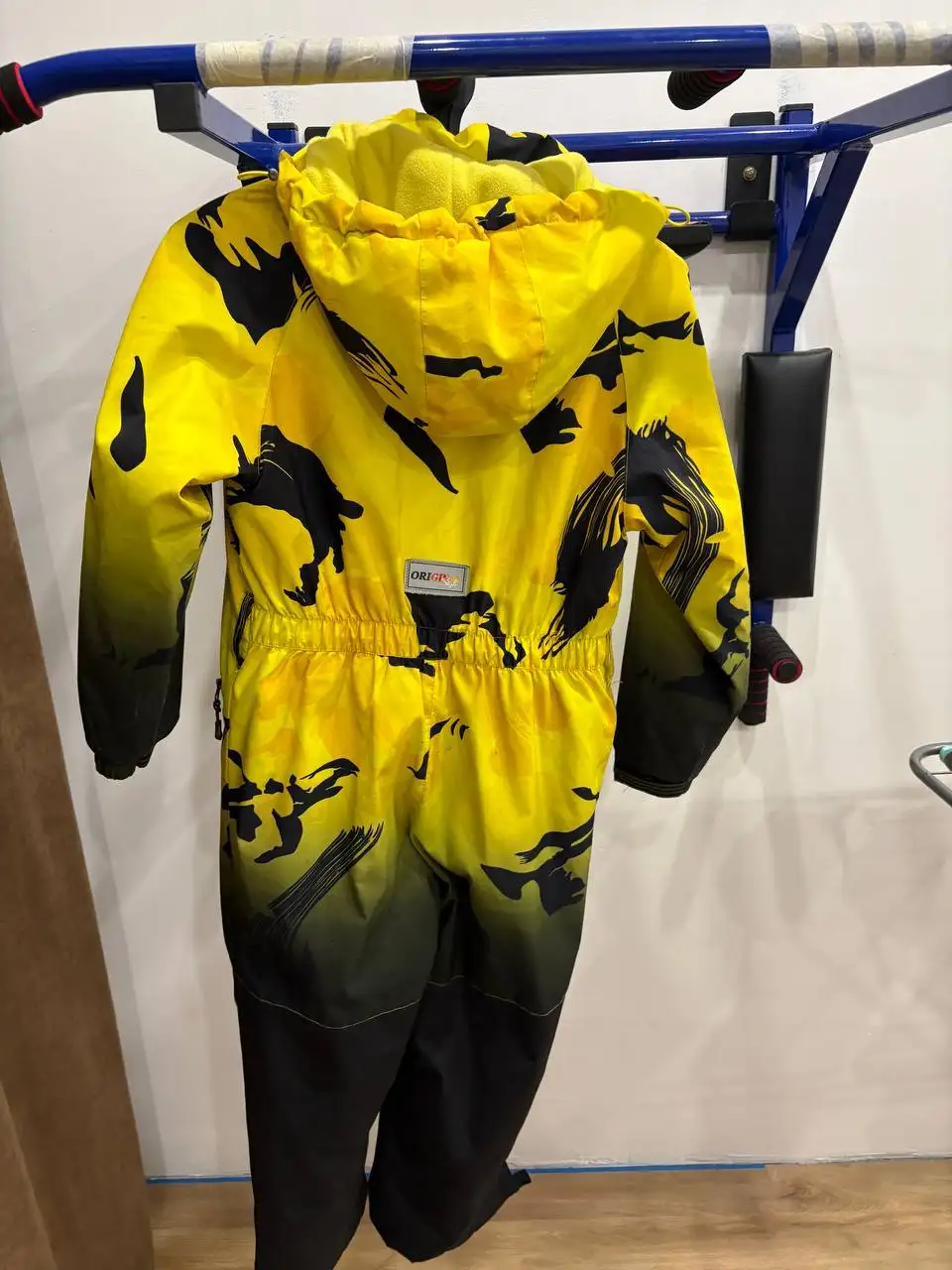 Продам куртку и комбинезон детские размер 128 см - Детская одежда (Одежда) в Барнаул