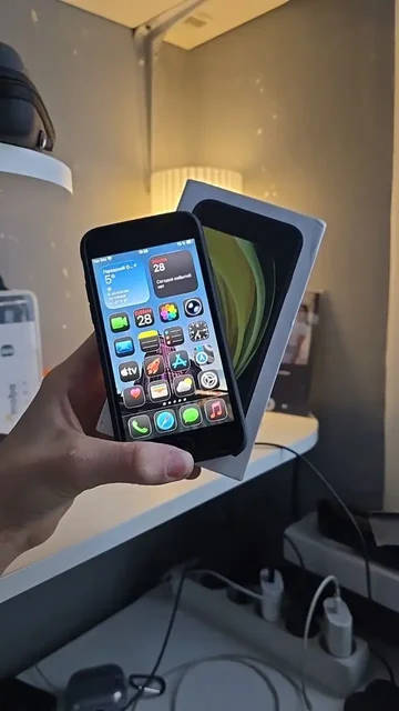 Продам iPhone SE 2020 128gb - Электроника в Барнаул