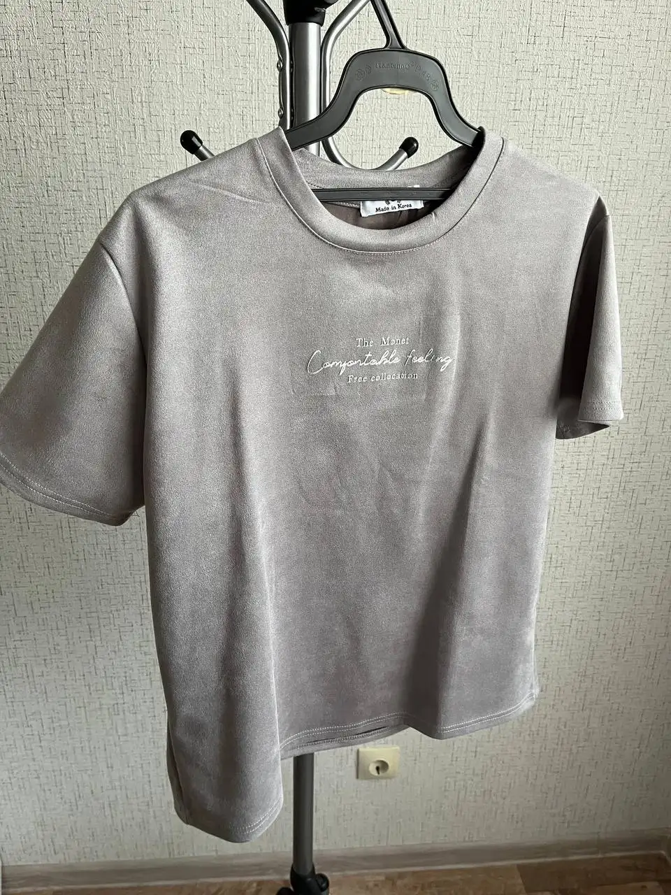 Продажа б/у одежды: велюровые футболки, пиджак Sinsay, платья - Верхняя одежда и платья (Одежда) в Барнаул