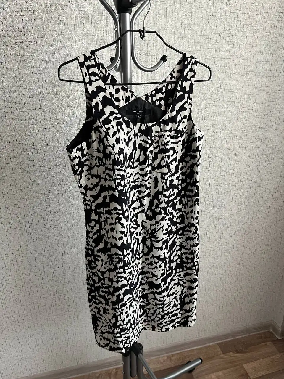 Продажа б/у одежды: велюровые футболки, пиджак Sinsay, платья - Верхняя одежда и платья (Одежда) в Барнаул