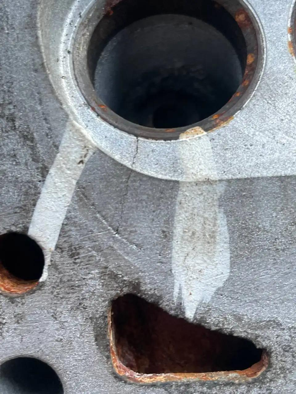 ГБЦ на Шевроле Нива с трещиной - Двигатель (Запчасти) в Барнаул