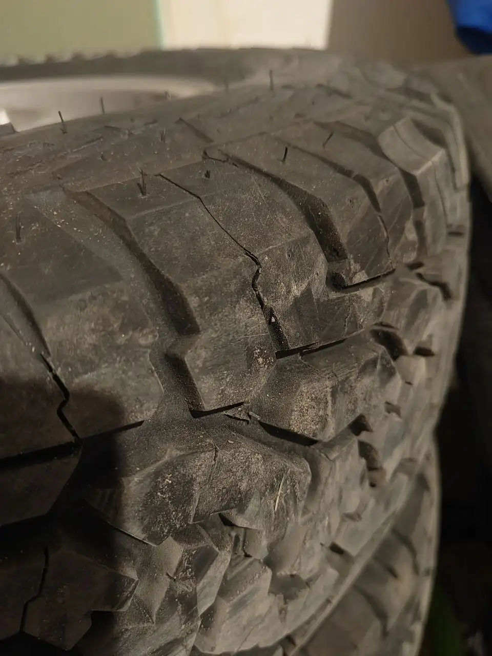 Комплект резина АТ + диски облегченные - Запчасти (Авто) в Барнаул