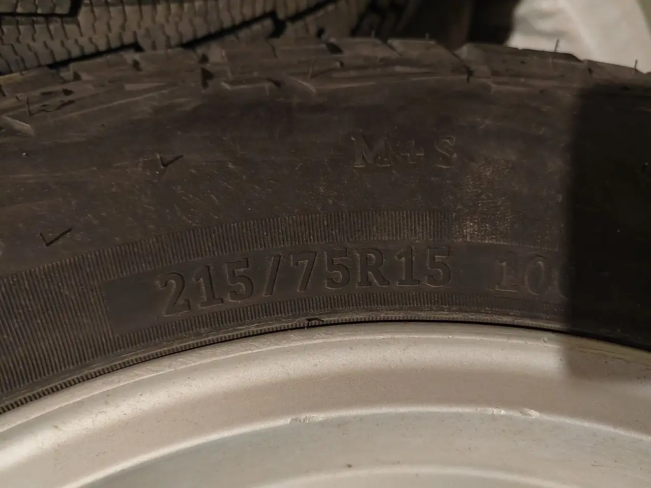 Комплект резина АТ + диски облегченные - Запчасти (Авто) в Барнаул