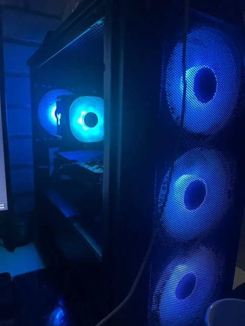 Игровой компьютер с RTX 4060 и монитором 240 Гц - Запчасти для телефонов в Барнаул