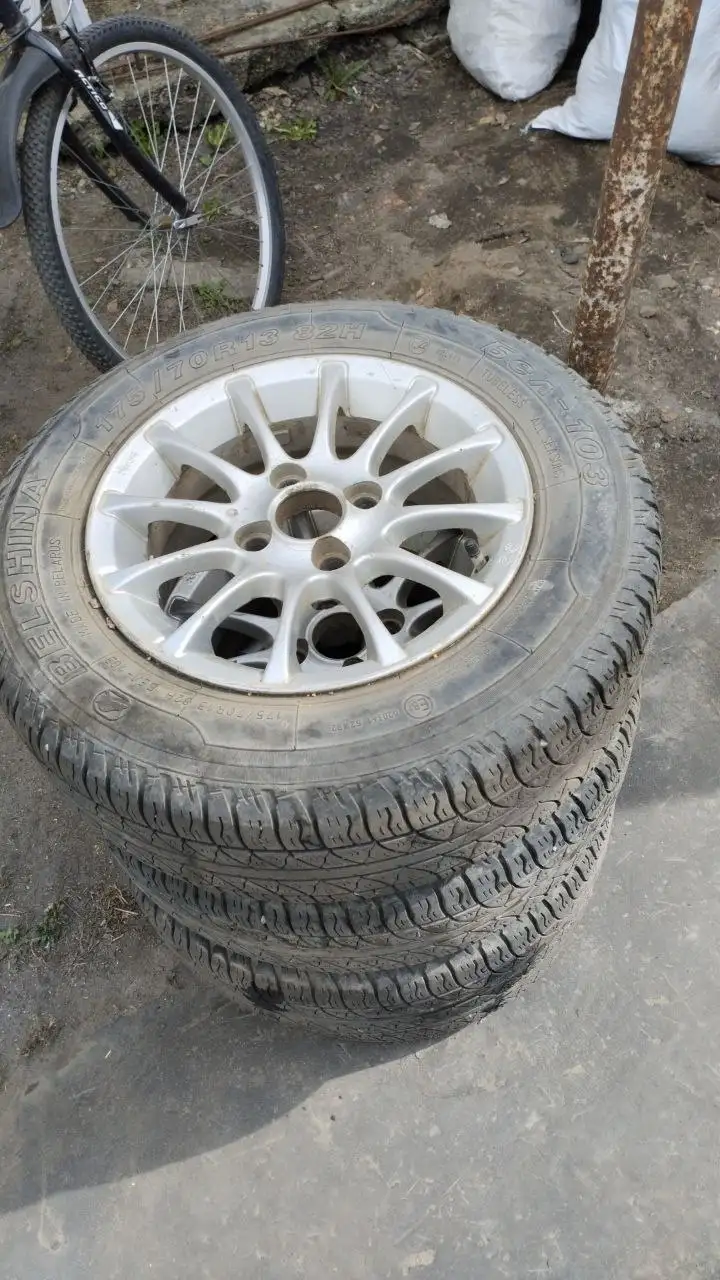 Продам 4 колеса резина летняя R13 - Шины (Авто) в Барнаул