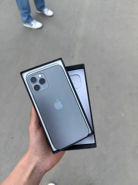 iPhone 12 Pro 256GB с чехлом и зарядкой - Смартфоны и гаджеты в Барнаул