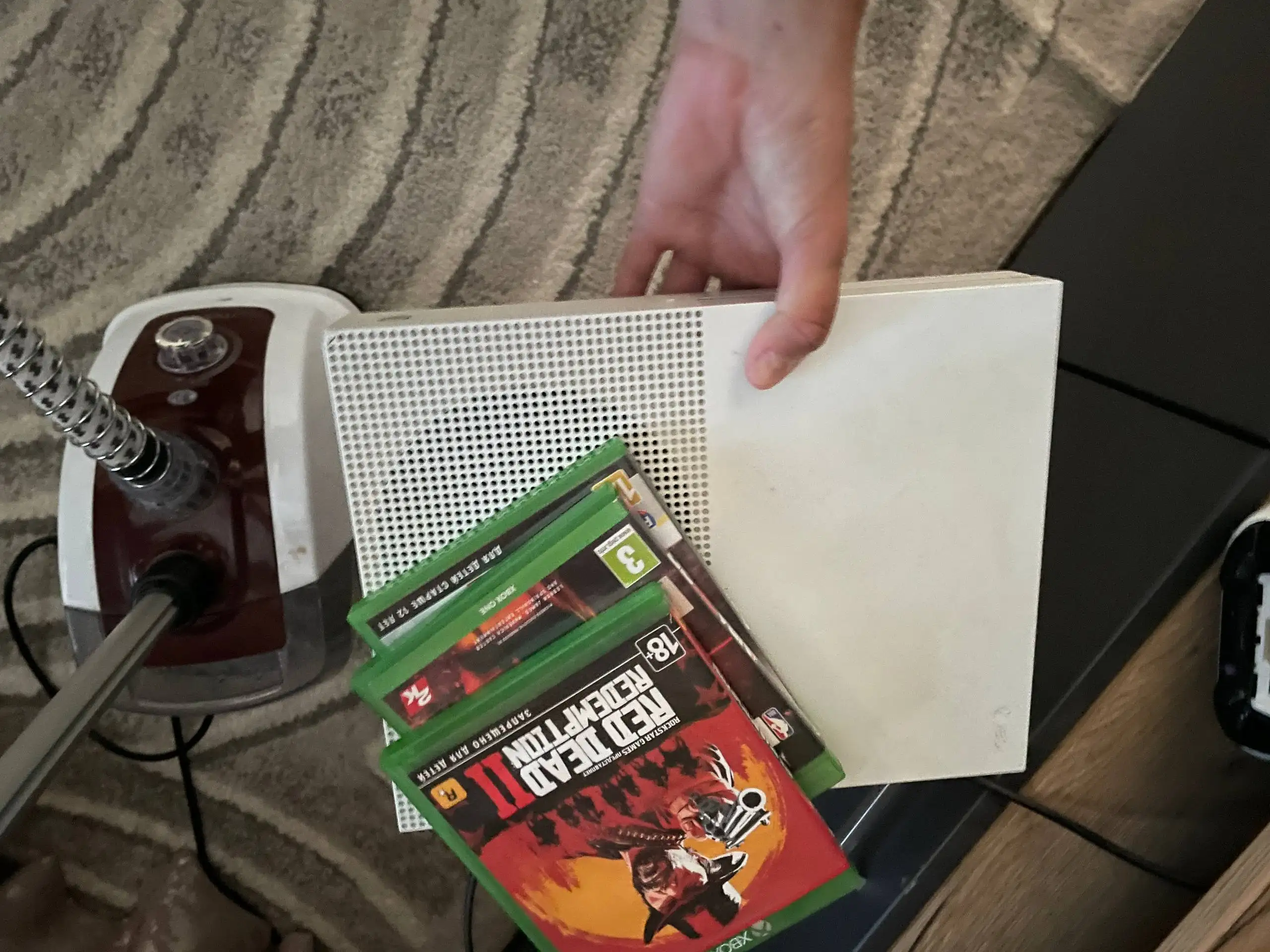 Xbox One S с двумя геймпадами - Игры, приставки и программы (Электроника) в Барнаул