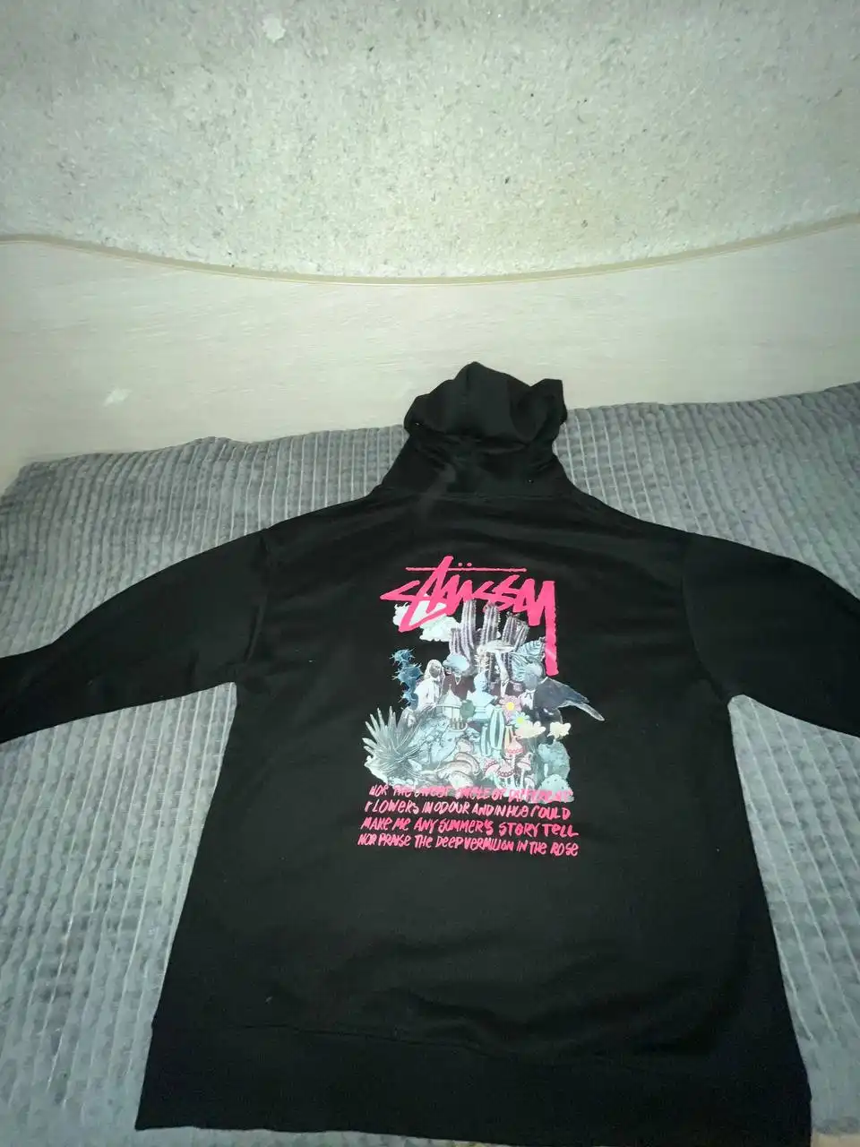 Продажа кроссовок, свитшота и кофты