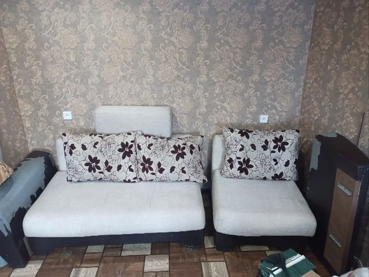 Отдам даром диван с креслом