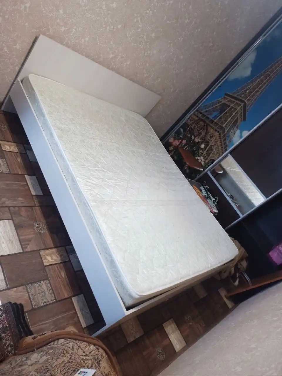 Продам кровать с матрасом