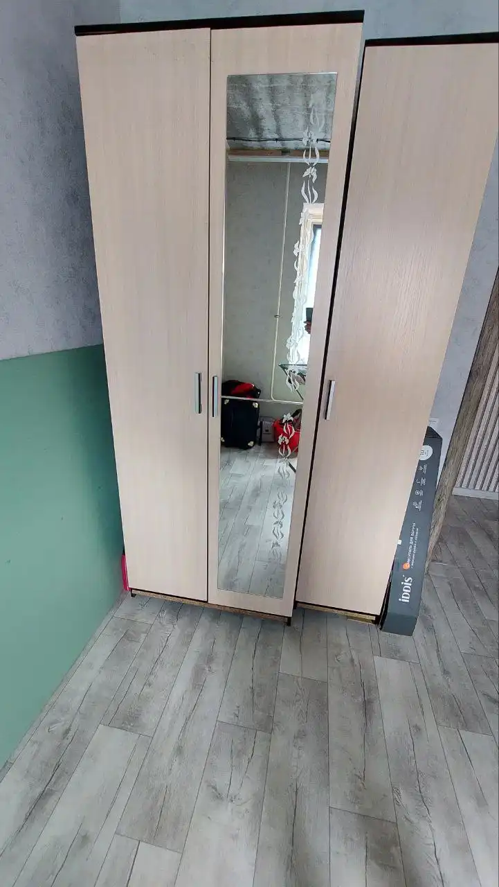 Продам распашной и купе шкаф