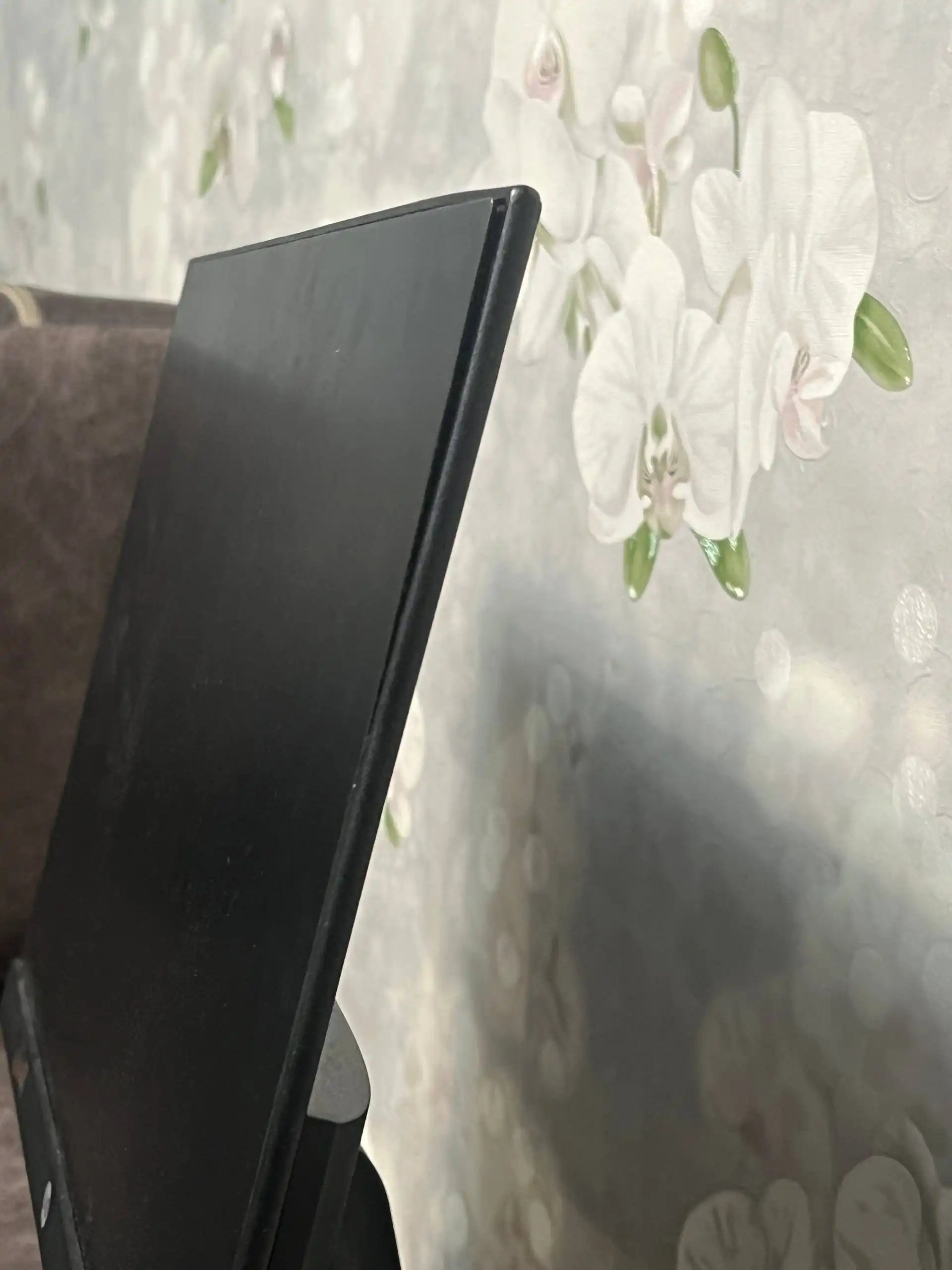 Монитор HP 60-75Hz 21.5 дюйма с дефектом