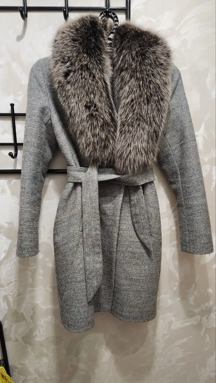 Продам демисезонное шерстяное пальто с отстегивающимся капюшоном