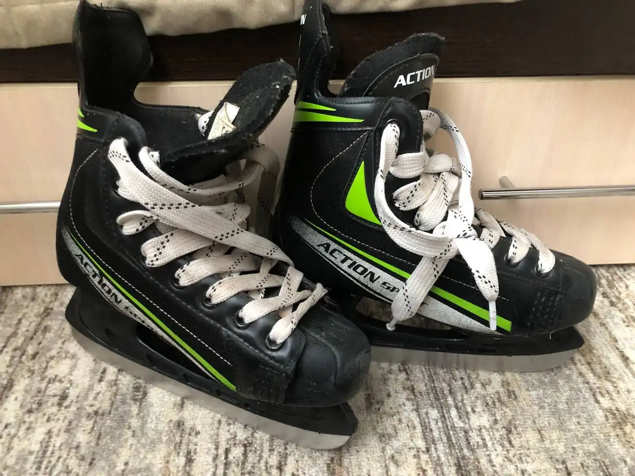 Продам коньки размер 37