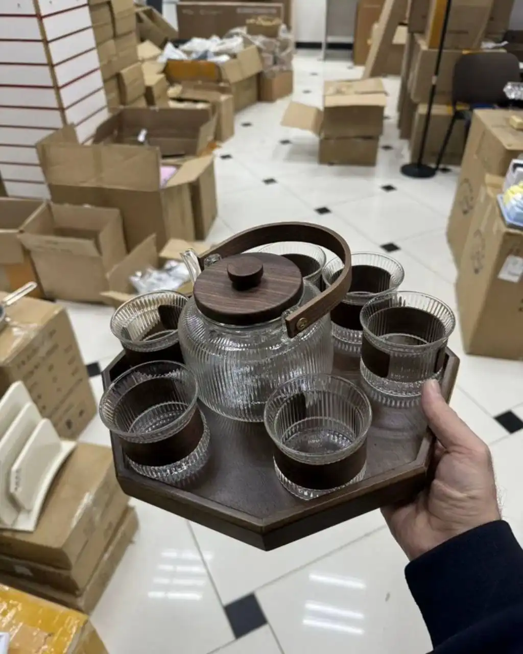 Чайный набор: 6 стаканов, заварной чайник и поднос