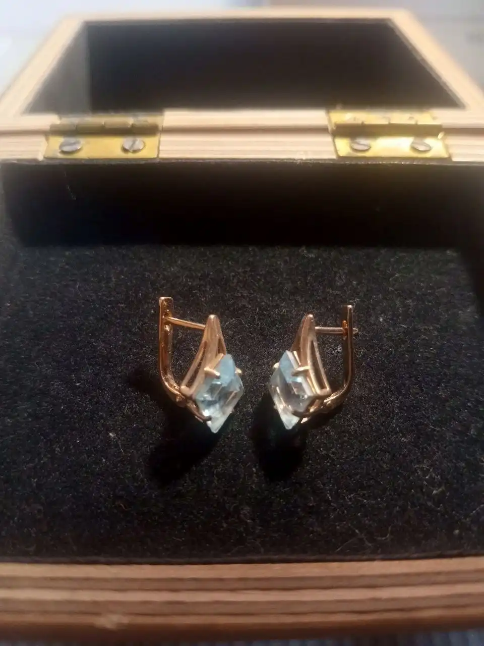 Серьги 585 пробы с топазами