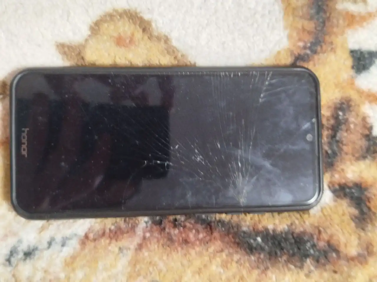 Продажа смартфона Honor 8a с повреждением
