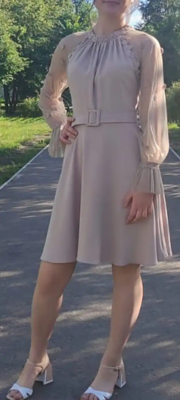 Продам нарядное платье размер 46 - Платья (Одежда) в Барнаул