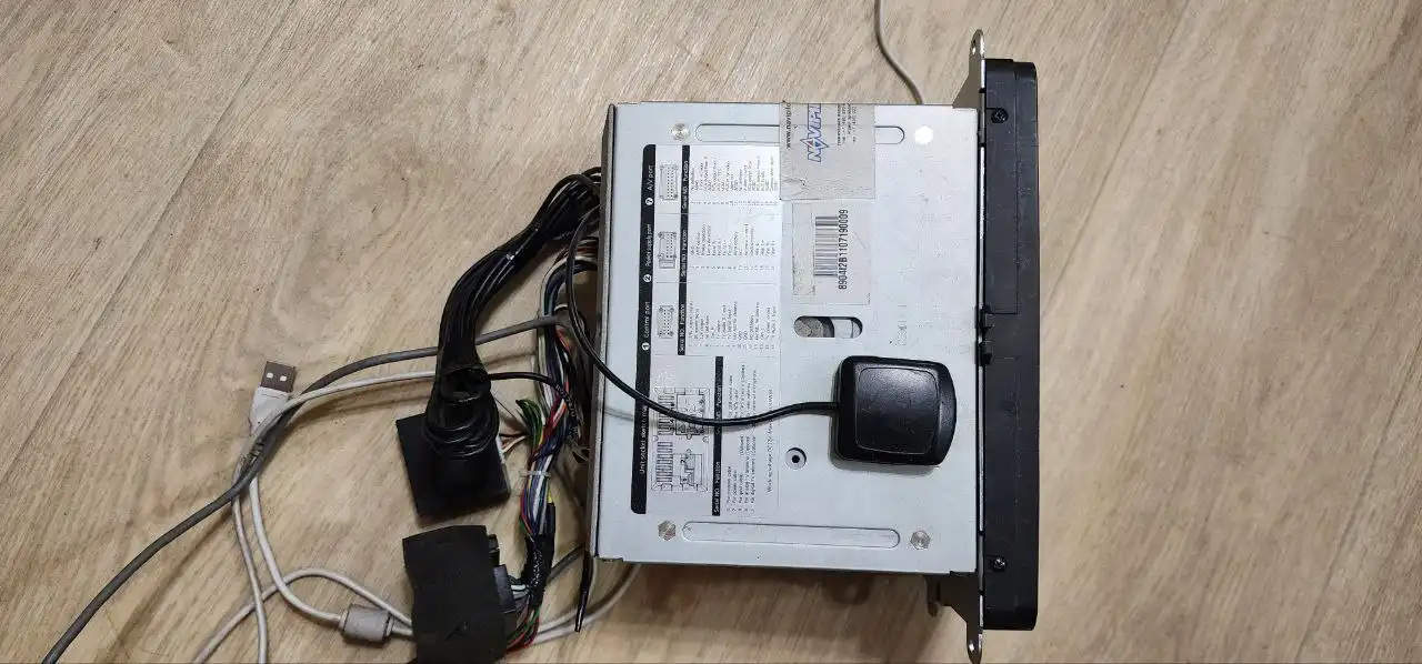 Магнитола на Volkswagen Tiguan 1 с рамкой - Аудиотехника (Авто) в Барнаул