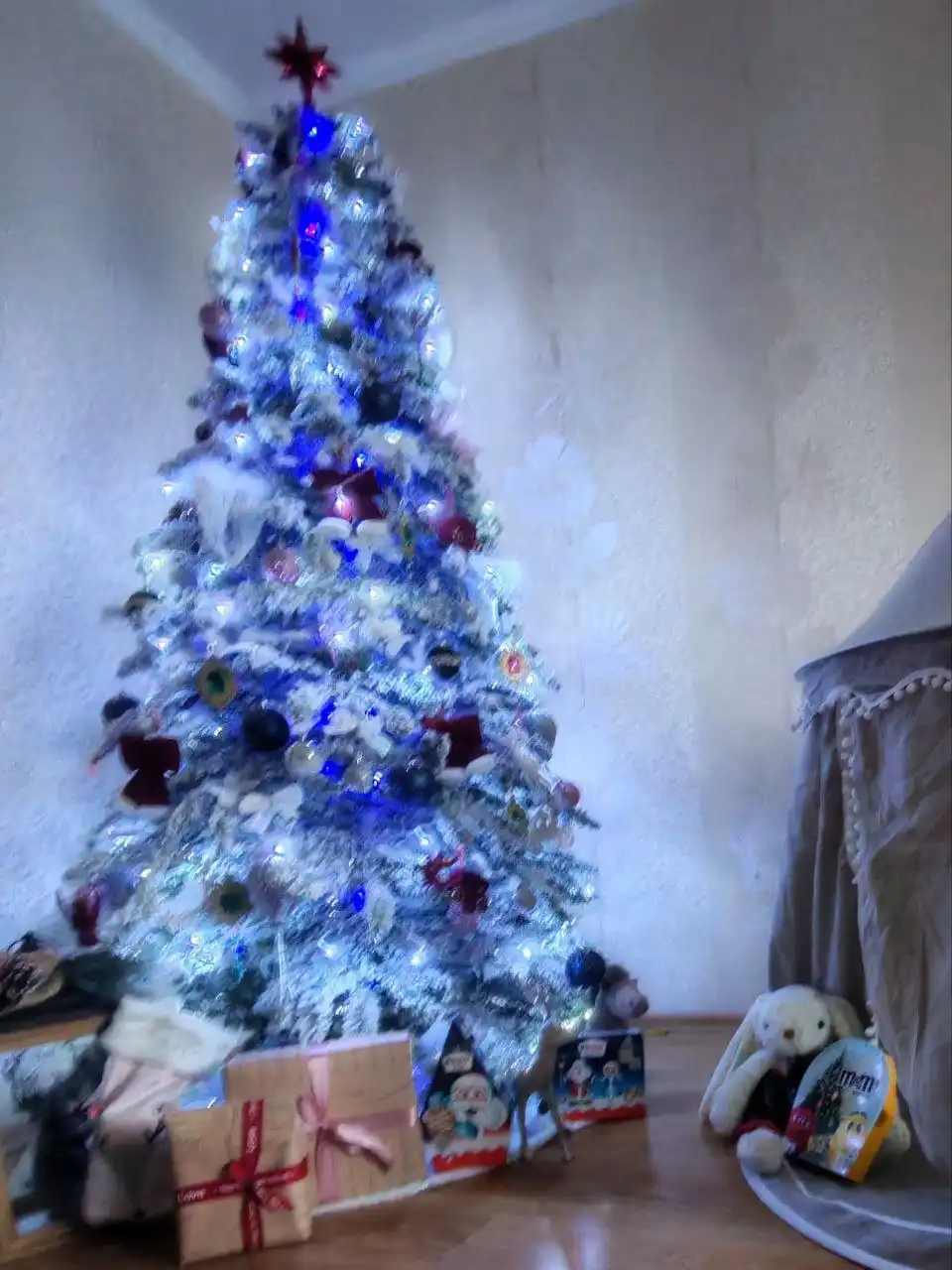 Продажа заснеженной ели высотой 210 см - Праздничные товары (Барахолка) в Барнаул