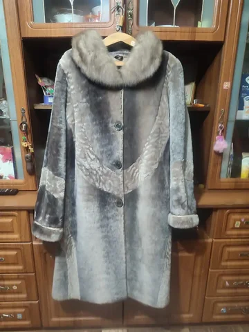 Продам мутоновую шубу трапеция размер 52-54 - Вечерняя одежда в Барнаул