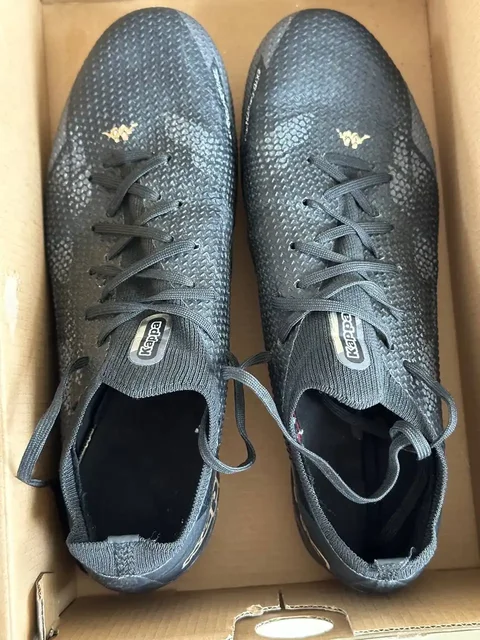 Продам футбольные бутсы 39 размера - Вечерняя одежда в Барнаул