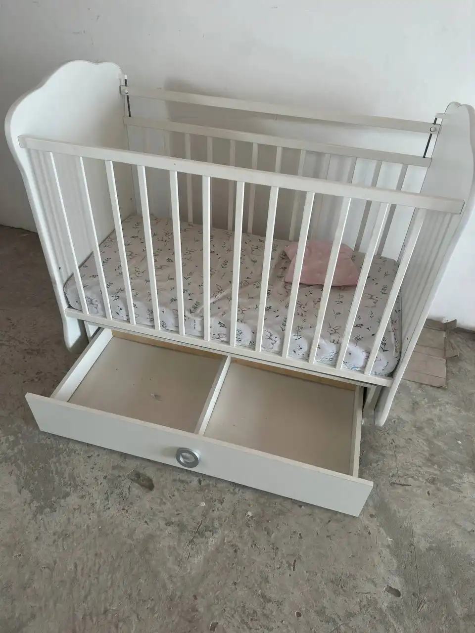 Детская кроватка с маятником и ящиком - Детская мебель (Товары для детей) в Барнаул