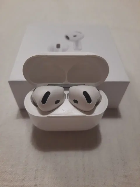 AirPods 4 с беспроводной зарядкой - Компьютеры и комплектующие в Барнаул