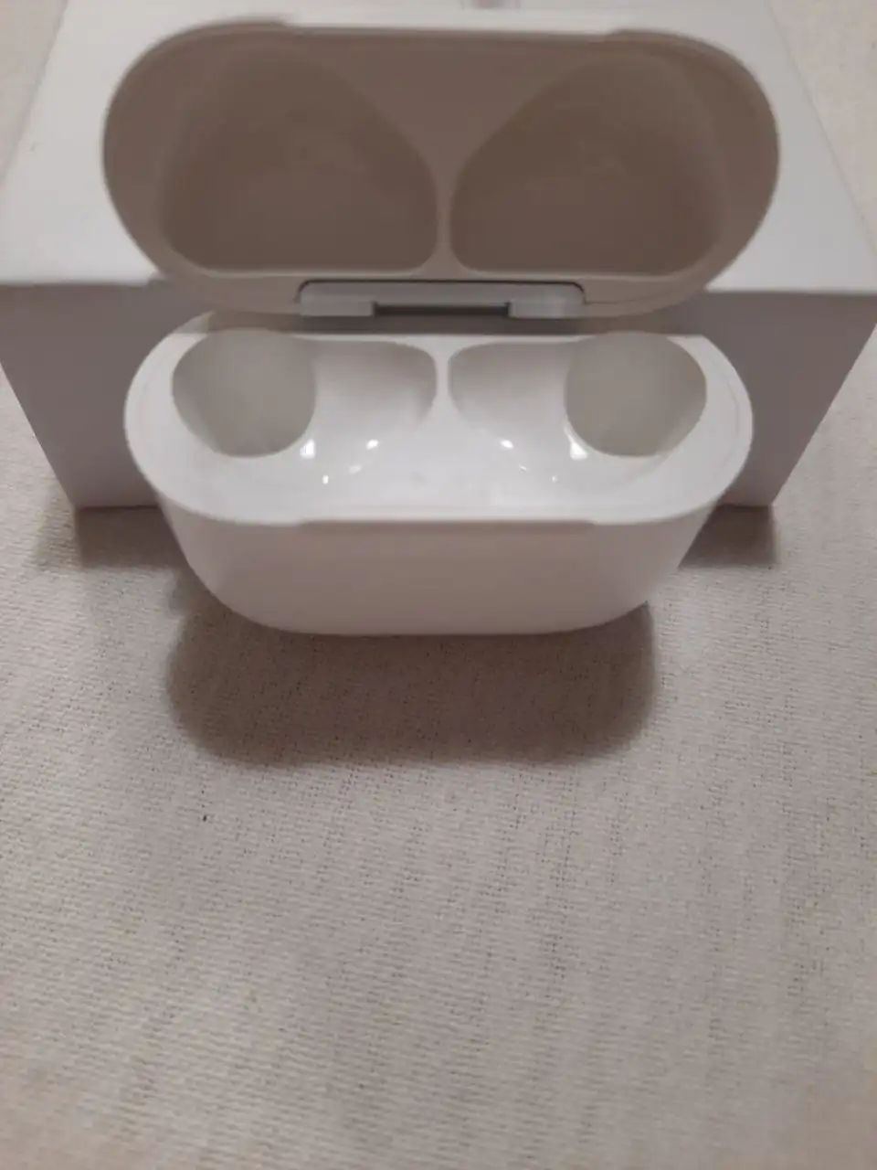 AirPods 4 с беспроводной зарядкой - Наушники (Электроника) в Барнаул