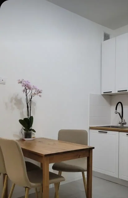 Продам новый стол из массива берёзы - Двери в Барнаул