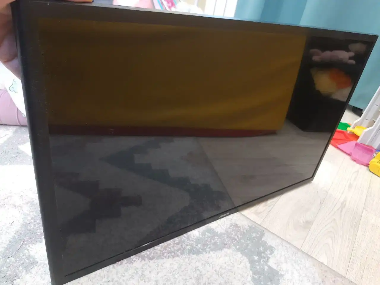 Телевизор Самсунг 32 дюйма со сломанной матрицей - Телевизоры (Электроника) в Барнаул