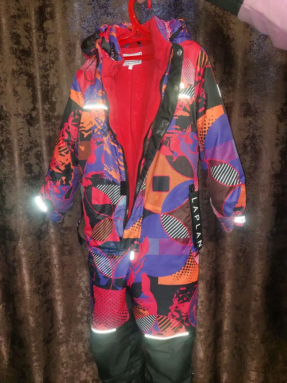 Продам зимний комбинезон на рост 122 - Одежда (Товары для детей) в Барнаул