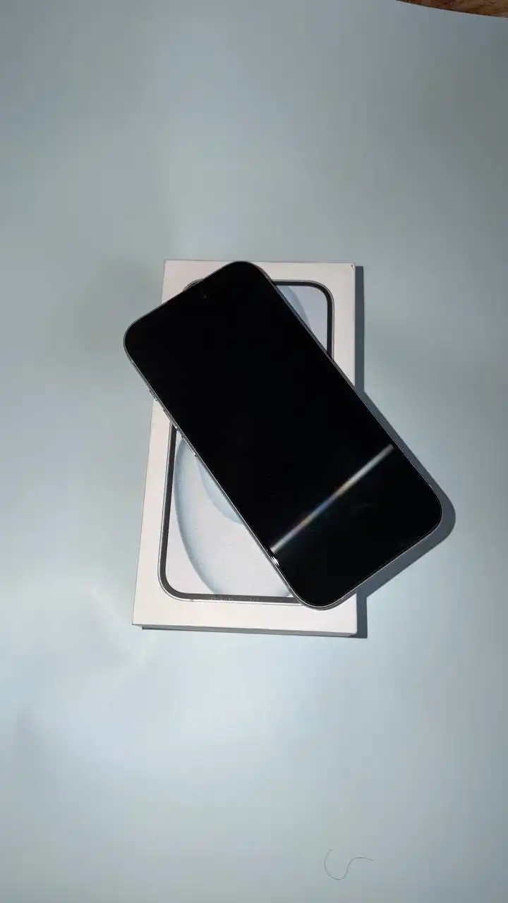 Продам iPhone 15 128GB и iPhone 16 - Смартфоны и телефоны (Электроника) в Барнаул