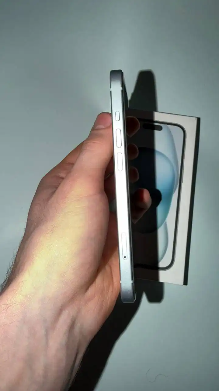 Продам iPhone 15 128GB и iPhone 16 - Смартфоны и телефоны (Электроника) в Барнаул