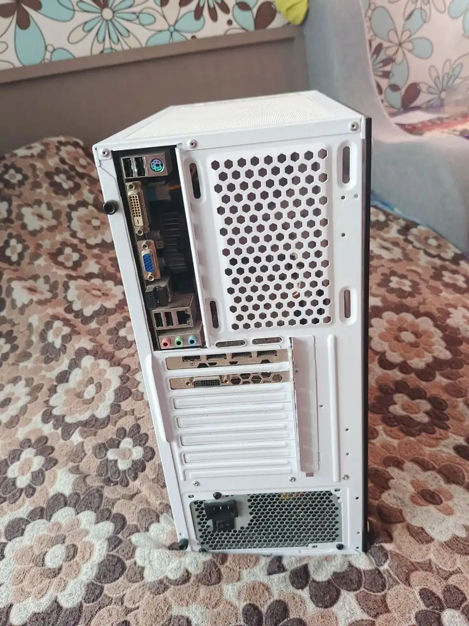 Бюджетный игровой компьютер - Компьютеры и комплектующие (Электроника) в Барнаул