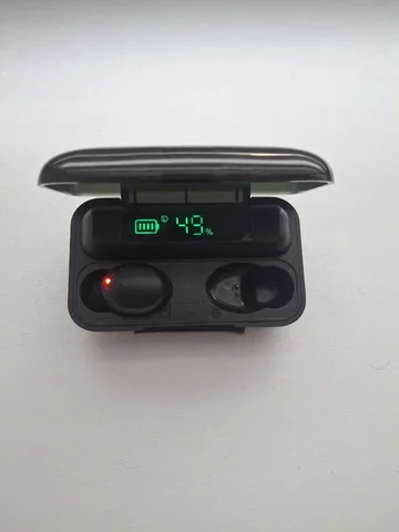 Продажа зарядного футляра для беспроводных наушников - Телевизоры в Барнаул