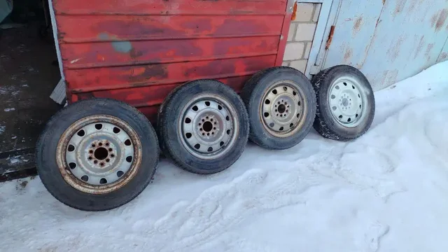 Шины зимние 195/65 R15 - Авто в Барнаул