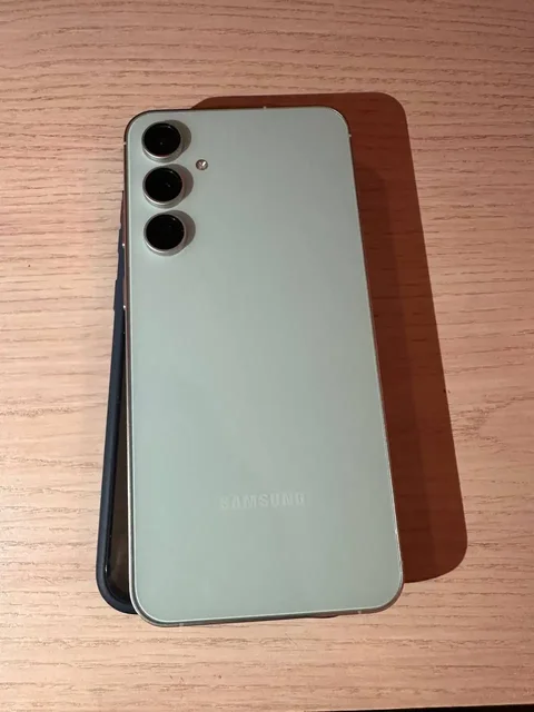 Продам Samsung S23FE 256гб в идеальном состоянии - Смартфоны в Барнаул