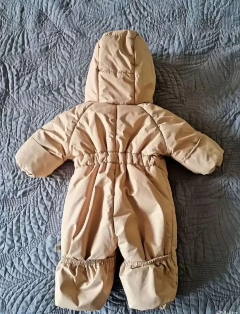 Продажа детских товаров: зимние комбинезоны, матрасик, подушка, кроватка - Товары для детей в Барнаул